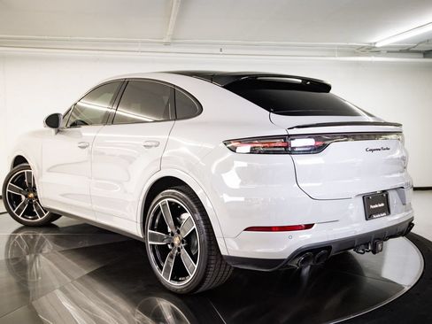 Certified 2022 Porsche Cayenne Turbo AWD/4WD image 3