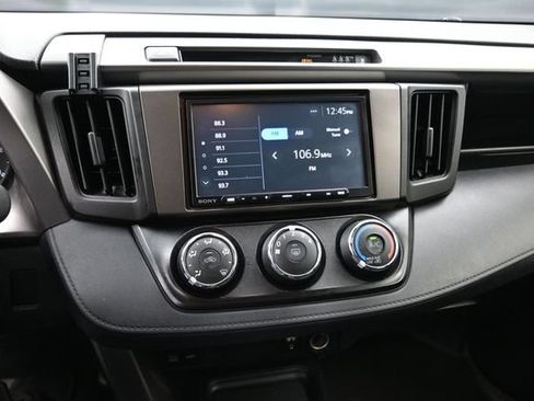 Used 2017 Toyota RAV4 LE FWD image 11