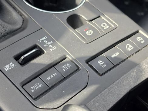 Used 2022 Toyota Highlander XLE AWD/4WD image 26