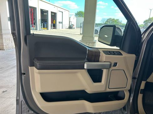 Used 2019 Ford F150 Lariat image 18