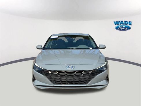 Used 2022 Hyundai Elantra Blue image 2