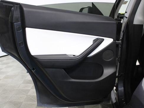 Used 2021 Tesla Model Y Long Range AWD/4WD image 20