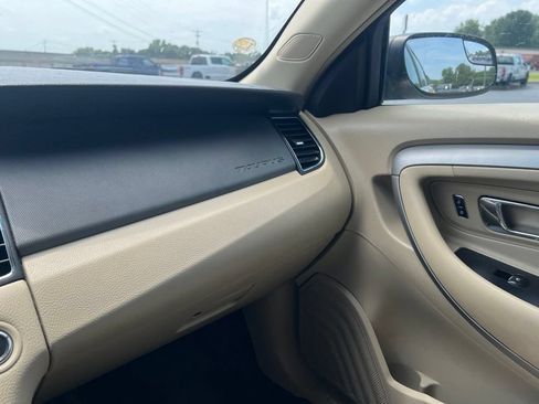 Used 2018 Ford Taurus SE FWD image 15