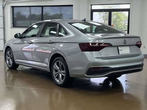 Used 2024 Volkswagen Jetta SE FWD image 7