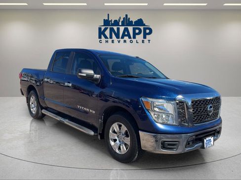 Used 2018 Nissan Titan SV w/ SV Convenience Package image 7