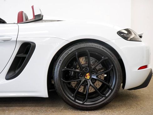 Used 2020 Porsche 718 Boxster Spyder RWD image 16