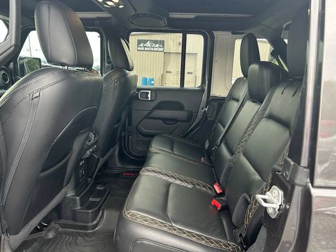 Used 2021 Jeep Wrangler Unlimited Sahara AWD/4WD image 5