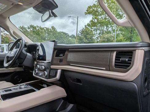 Used 2024 Ford Expedition Limited RWD image 42