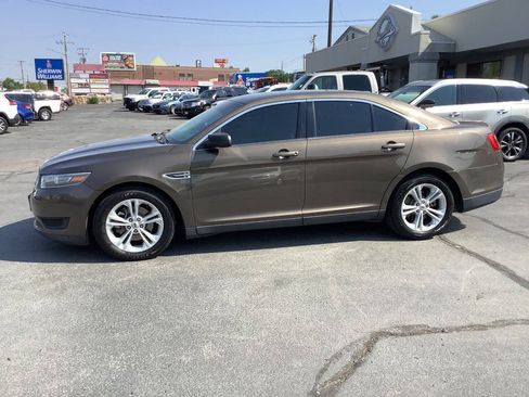 Used 2016 Ford Taurus SE FWD image 18