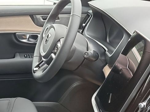 New 2026 Volvo XC90 B6 Plus w/ Protection Package Premier image 9