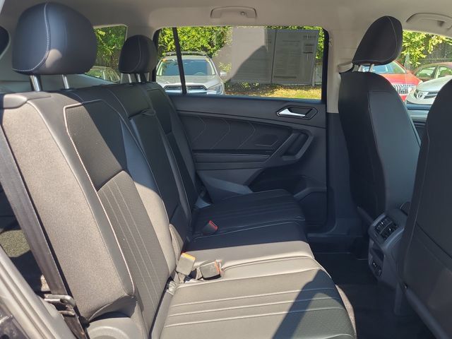 Used 2022 Volkswagen Tiguan SE FWD image 16