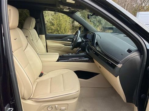 Used 2023 Cadillac Escalade Premium Luxury w/ Performance Package image 38