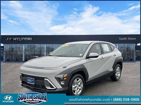 Certified 2025 Hyundai Kona SE image 4