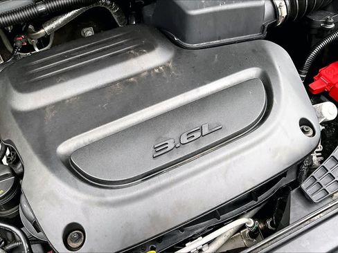 Used 2023 Chrysler Pacifica Touring-L FWD image 31