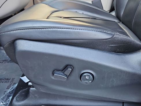 Used 2023 Chrysler Pacifica Touring-L image 23