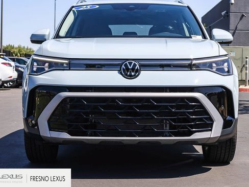 Used 2025 Volkswagen Taos SEL AWD/4WD image 2