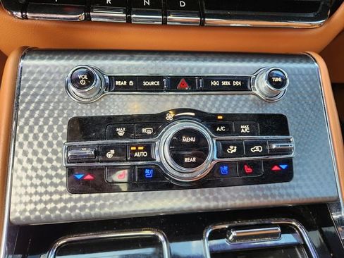 Used 2021 Lincoln Aviator Black Label w/ Class IV Trailer Tow Package image 12