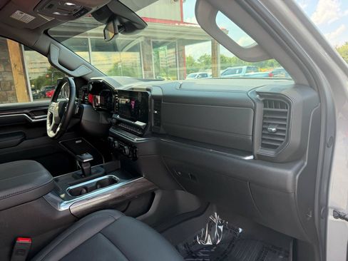Used 2025 Chevrolet Silverado 1500 LTZ AWD/4WD image 24