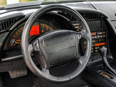 Used 1993 Chevrolet Corvette Coupe RWD image 13