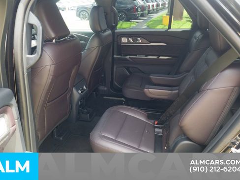 Used 2026 Ford Explorer Platinum w/ LUX Leather Package AWD/4WD image 18