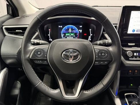 Used 2024 Toyota Corolla Cross XLE image 25