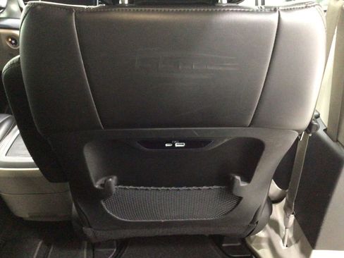 Used 2023 Chrysler Pacifica Touring-L FWD image 34