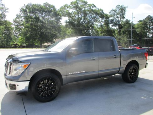 Used 2018 Nissan Titan SV w/ SV Convenience Package RWD image 7