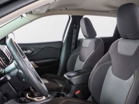 Used 2018 Jeep Cherokee Latitude image 23