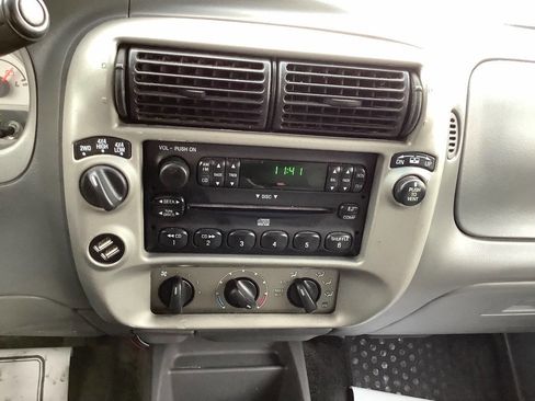 Used 2004 Ford Explorer Sport Trac XLS image 31