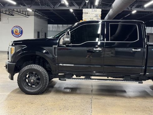 Used 2018 Ford F250 Lariat w/ Lariat Ultimate Package AWD/4WD image 5