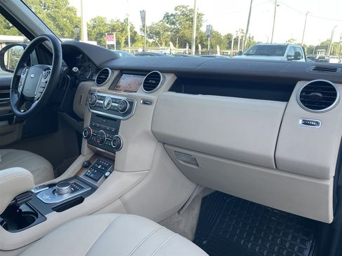 Used 2016 Land Rover LR4 HSE AWD/4WD image 15