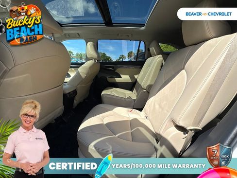 Used 2023 Toyota Highlander Platinum FWD image 13
