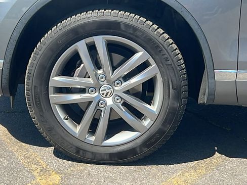 Used 2016 Volkswagen Touareg TDI AWD/4WD image 9