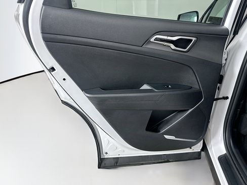 Used 2025 Kia Sportage LX image 25