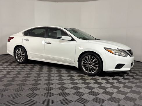 Used 2018 Nissan Altima 2.5 S FWD image 6