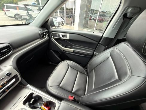 Used 2023 Ford Explorer XLT w/ Equipment Group 202A AWD/4WD image 24