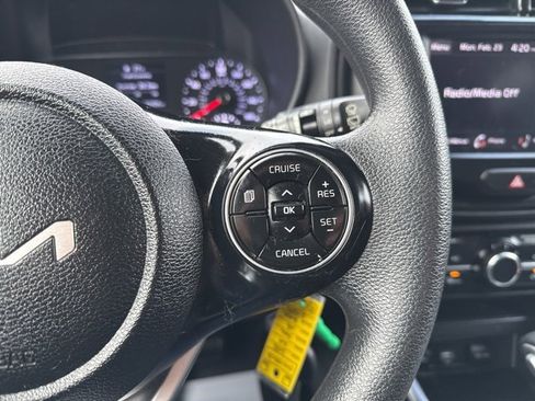 Used 2022 Kia Soul LX image 28