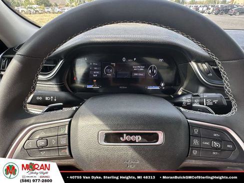 Used 2023 Jeep Grand Cherokee L Limited AWD/4WD image 22