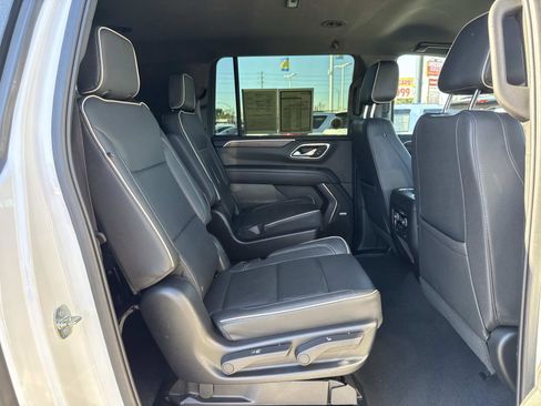 Used 2023 Chevrolet Suburban Premier image 27