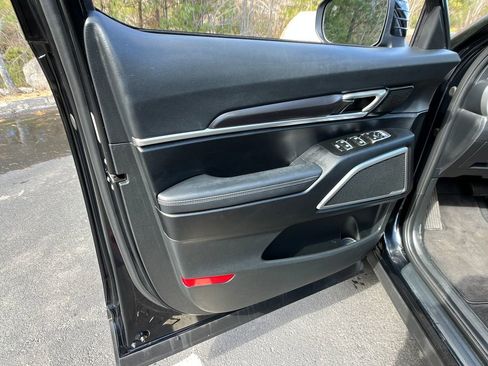 Used 2023 Kia Telluride S image 12