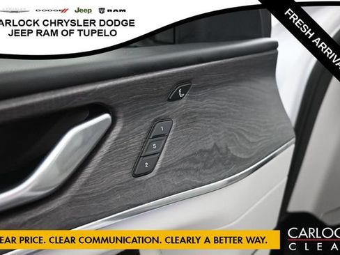 Used 2023 Jeep Grand Cherokee Overland w/ Luxury Tech Group IV AWD/4WD image 16