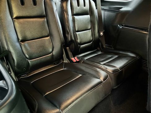 Used 2019 Ford Explorer XLT w/ Equipment Group 202A image 28