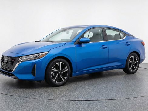 Used 2025 Nissan Sentra SV FWD image 3