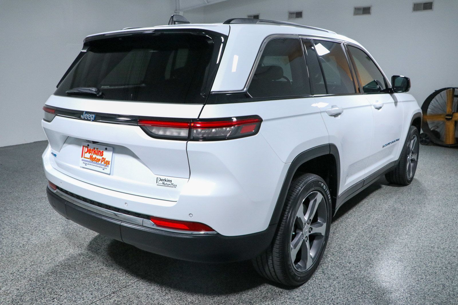 Used 2023 Jeep Grand Cherokee 4WD 4xe image 7