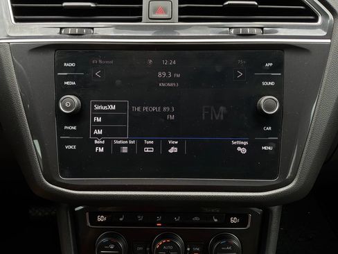 Used 2020 Volkswagen Tiguan SE AWD/4WD image 32