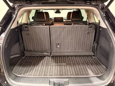 Used 2020 Toyota Highlander XLE image 13