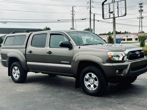 Used 2014 Toyota Tacoma 4x4 Double Cab w/ SR5 Package image 13