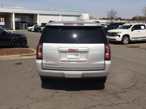 Used 2018 GMC Yukon XL SLT w/ Open Road Package image 9