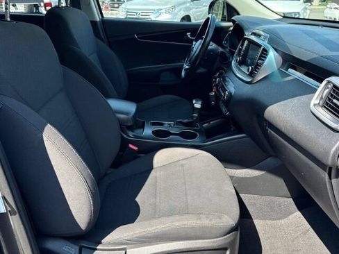 Used 2019 Kia Sorento AWD w/ LX Convenience Package image 17
