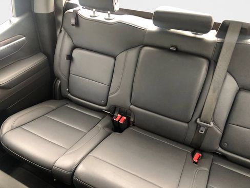 Used 2025 GMC Sierra 1500 SLT RWD image 9